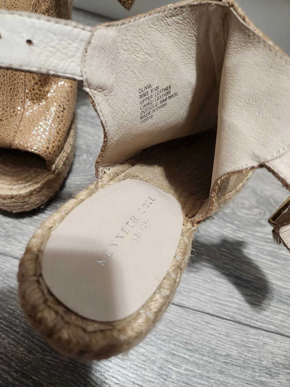 Kenneth Cole Open-Toe Wedge Espadrilles in Tan. Genuine leather. Size 9.5